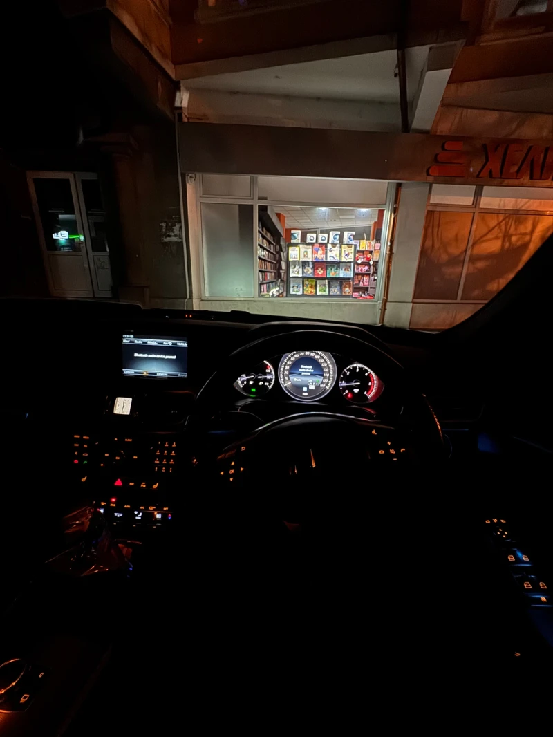 Mercedes-Benz E 220, снимка 11 - Автомобили и джипове - 52474573