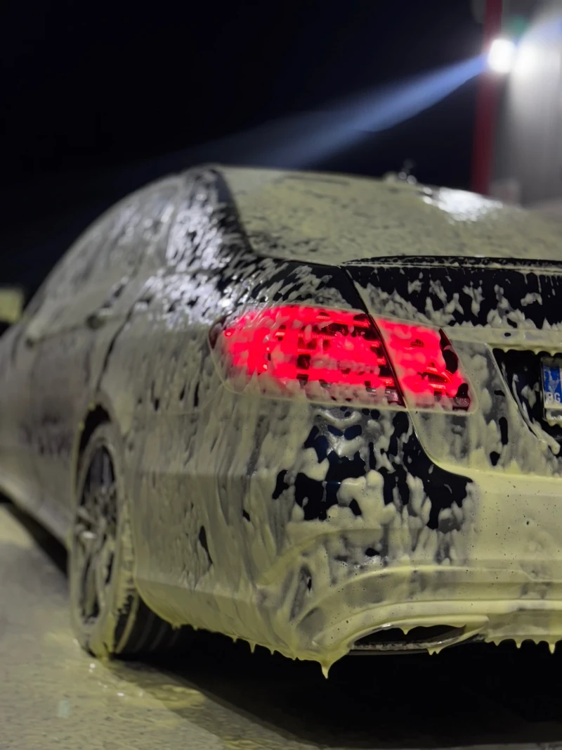 Mercedes-Benz E 220, снимка 3 - Автомобили и джипове - 52474573