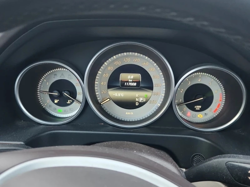 Mercedes-Benz E 400 * CARFAX * БЕЗ ПЪРВОНАЧАЛНА ВНОСКА, снимка 9 - Автомобили и джипове - 52825438
