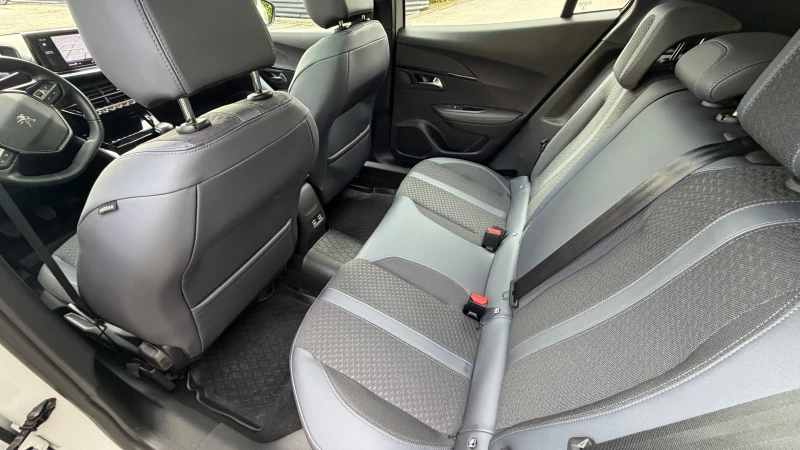 Peugeot 2008 ALLURE 22.000km, снимка 14 - Автомобили и джипове - 53237467