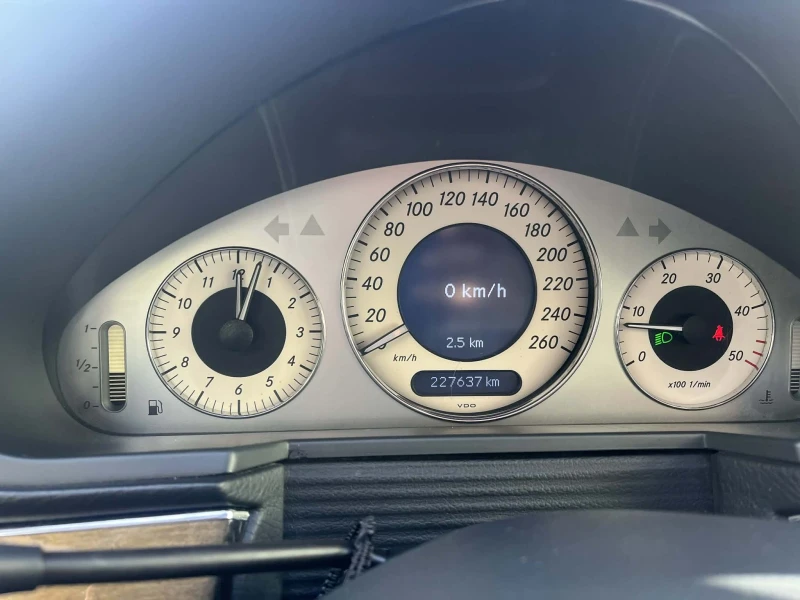 Mercedes-Benz E 280, снимка 13 - Автомобили и джипове - 53464914