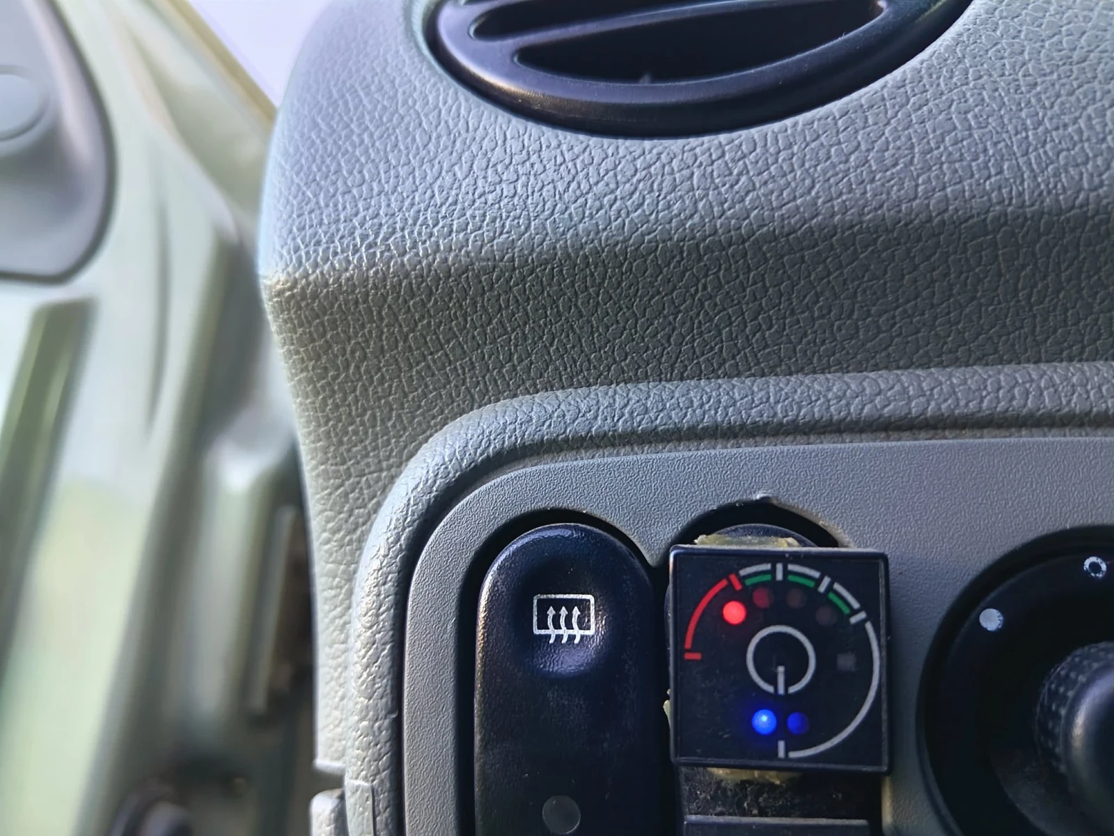 Renault Kangoo 1.6 газ/бензин 4х4, снимка 10 - Автомобили и джипове - 53752615