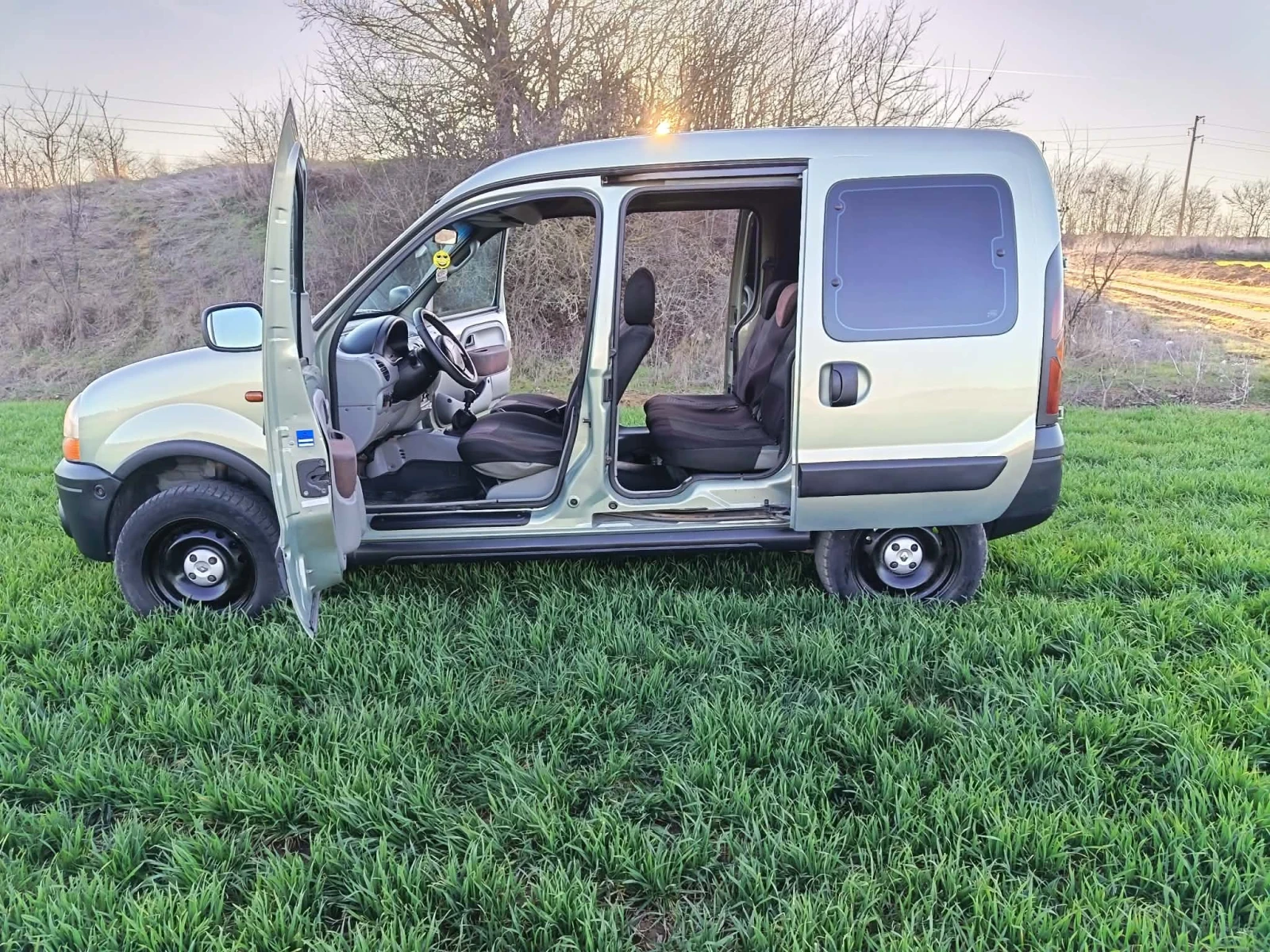 Renault Kangoo 1.6 газ/бензин 4х4, снимка 8 - Автомобили и джипове - 53752615