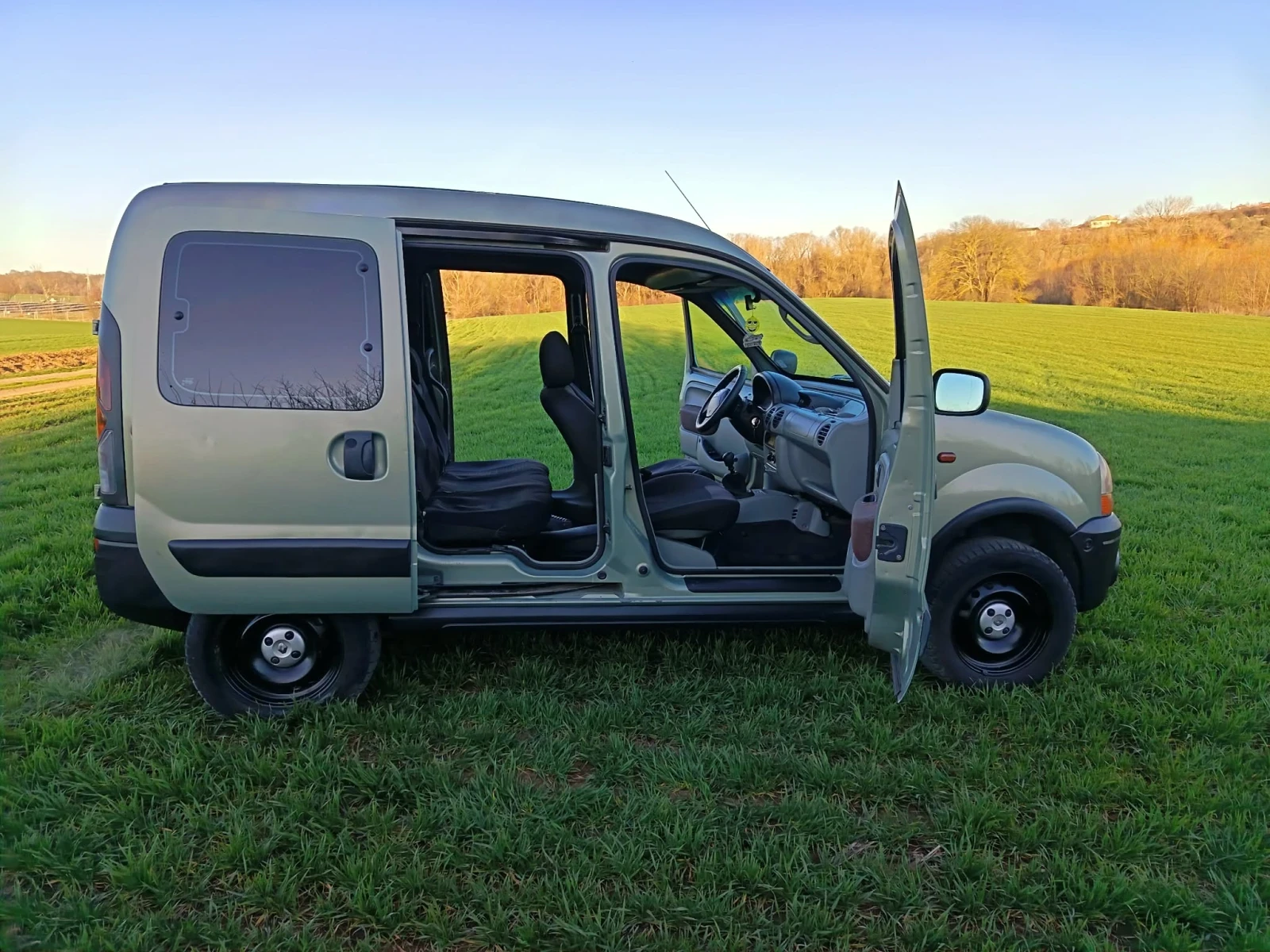 Renault Kangoo 1.6 газ/бензин 4х4, снимка 9 - Автомобили и джипове - 53752615