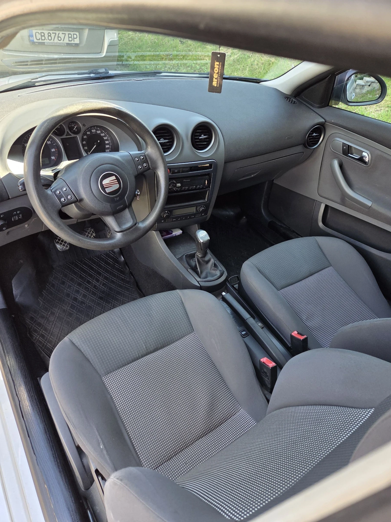 Seat Ibiza 1.4 газова уредба, снимка 11 - Автомобили и джипове - 54600643