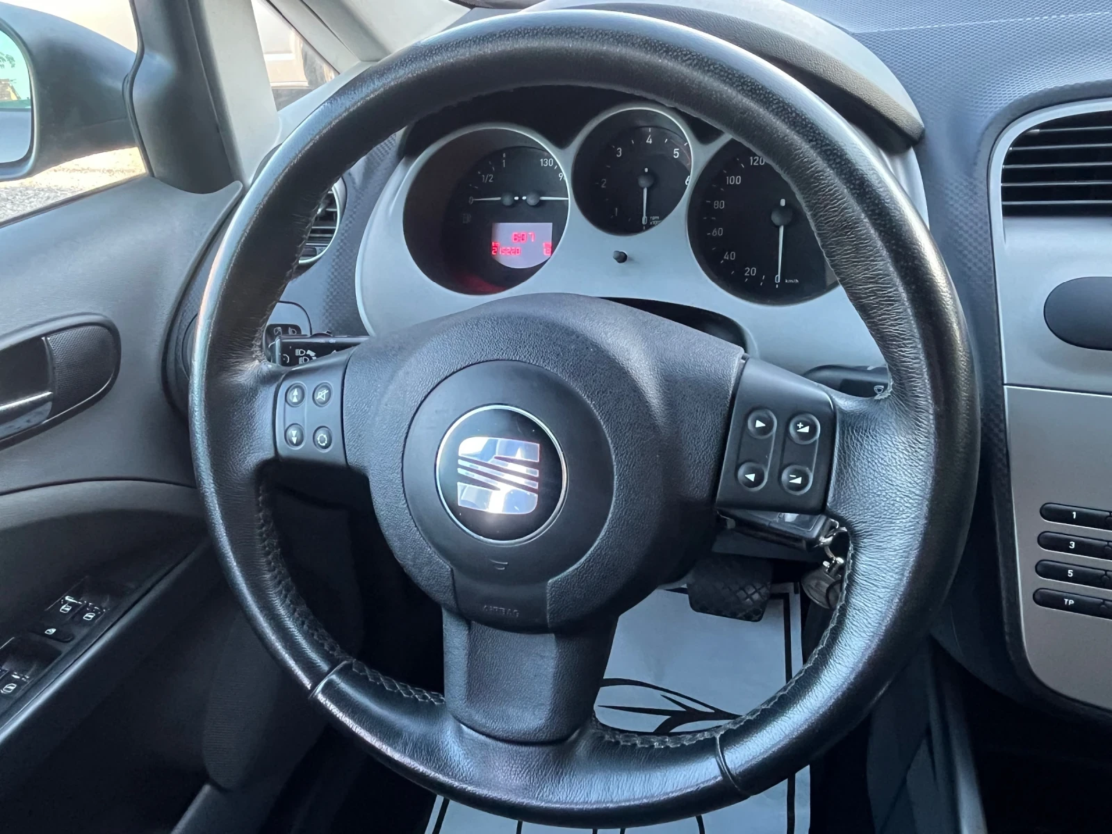 Seat Altea 2.0TDI DSG, снимка 12 - Автомобили и джипове - 54857904