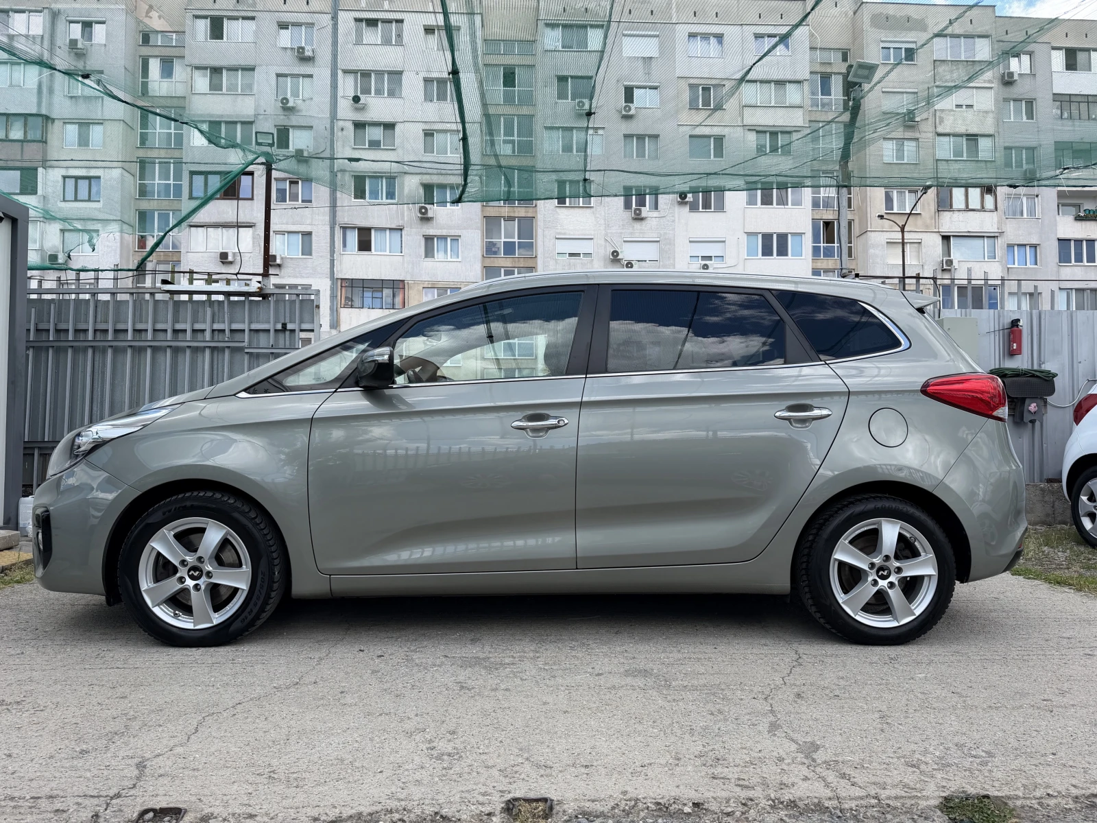 Kia Carens 1.6* БЕНЗИН* 2018год* FACELIFT* * * , снимка 3 - Автомобили и джипове - 54957364