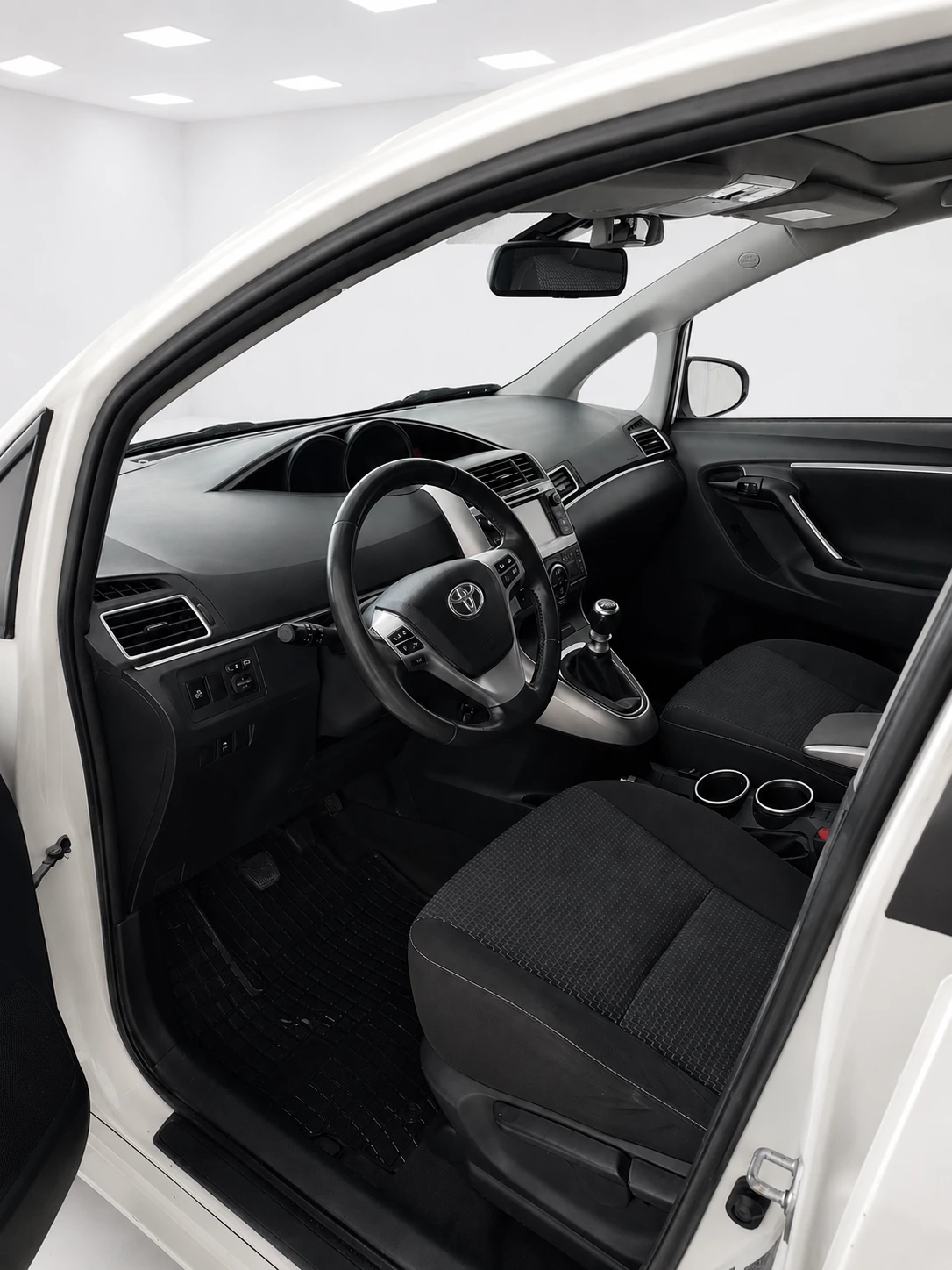 Toyota Verso, снимка 6 - Автомобили и джипове - 55069711