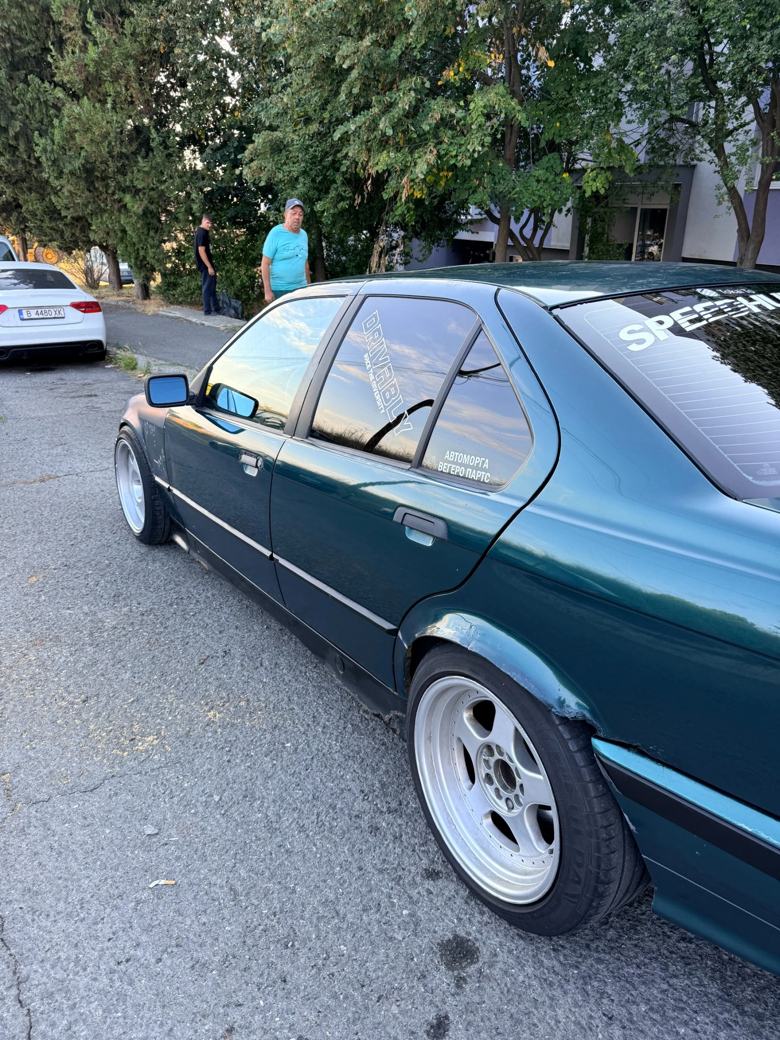 BMW 320 320 I, снимка 8 - Автомобили и джипове - 56337339