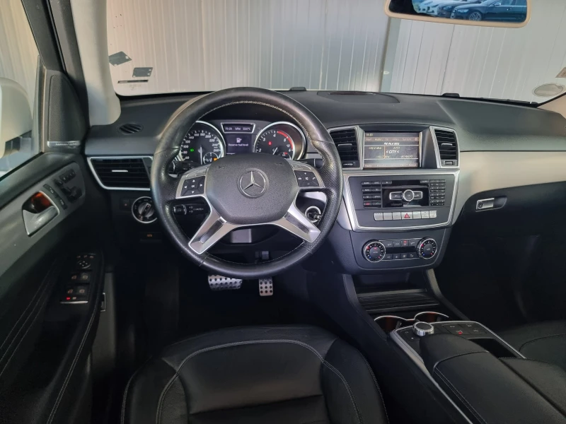 Mercedes-Benz ML 350 Panorama* AMG* Keyless* Distronic* Camera* , снимка 14 - Автомобили и джипове - 52281505