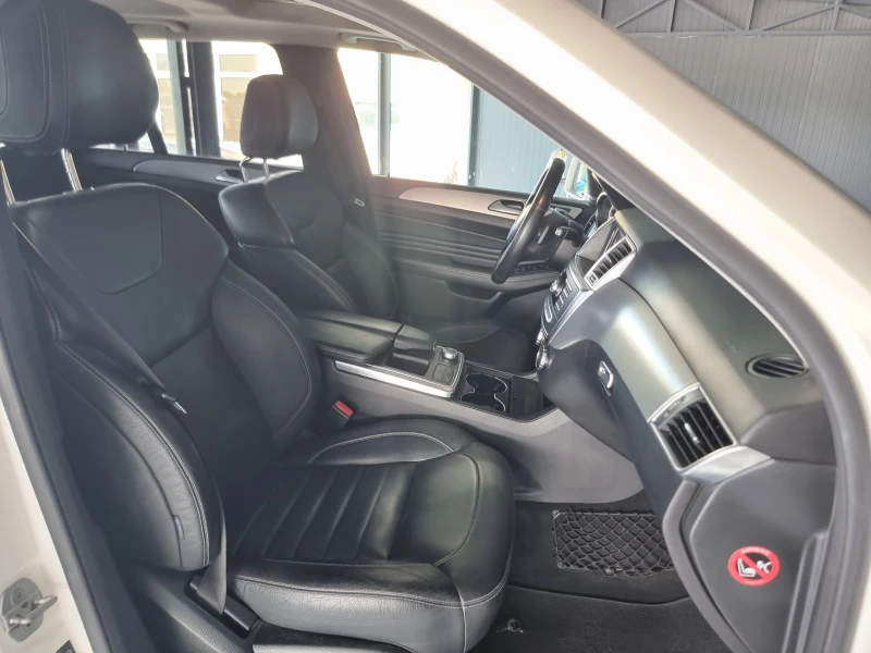 Mercedes-Benz ML 350 Panorama* AMG* Keyless* Distronic* Camera* , снимка 11 - Автомобили и джипове - 52281505