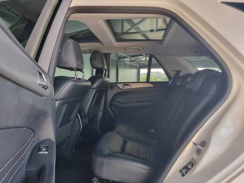 Mercedes-Benz ML 350 Panorama* AMG* Keyless* Distronic* Camera* , снимка 10 - Автомобили и джипове - 52281505