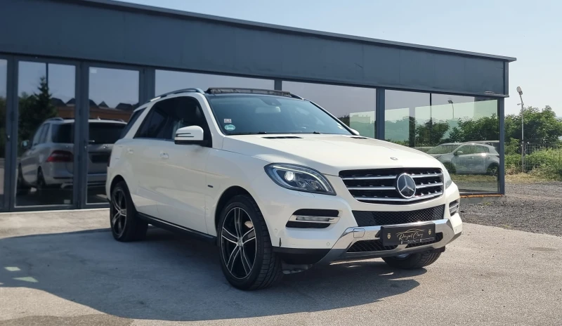 Mercedes-Benz ML 350 Panorama* AMG* Keyless* Distronic* Camera* , снимка 3 - Автомобили и джипове - 52281505