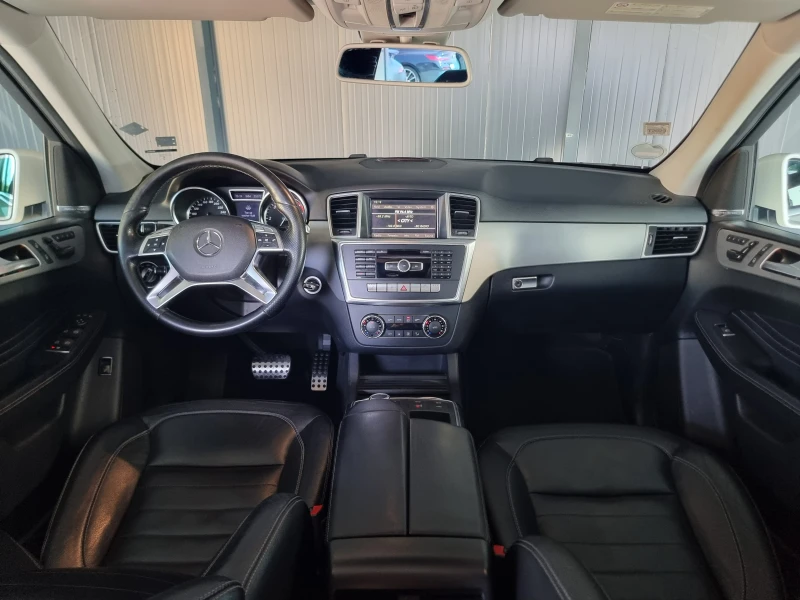 Mercedes-Benz ML 350 Panorama* AMG* Keyless* Distronic* Camera* , снимка 13 - Автомобили и джипове - 52281505