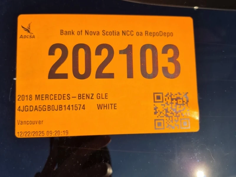 Mercedes-Benz GLE 400 / AMG PKG / 360 / PANO / ДВА КЛЮЧА /  CARFAX, снимка 14 - Автомобили и джипове - 53247677