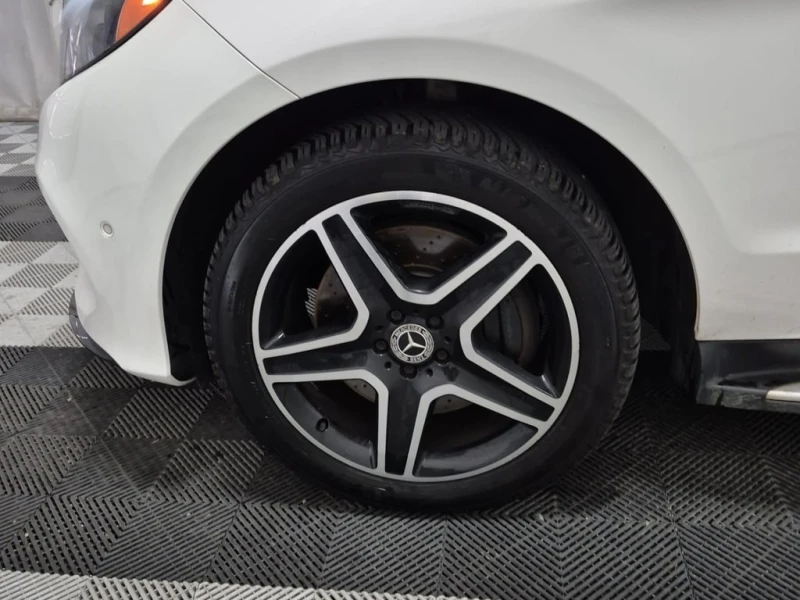 Mercedes-Benz GLE 400 / AMG PKG / 360 / PANO / ДВА КЛЮЧА /  CARFAX, снимка 17 - Автомобили и джипове - 53247677