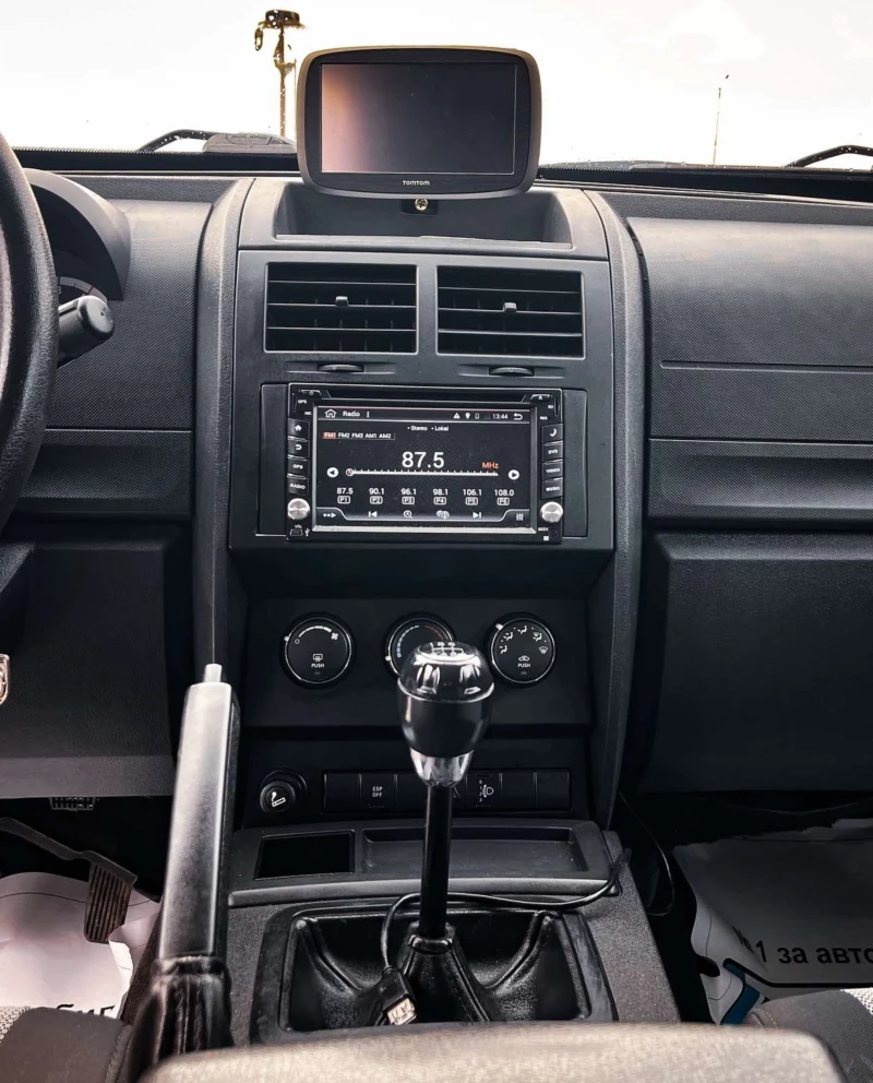 Dodge Nitro 2.8 crdi 177kc., снимка 15 - Автомобили и джипове - 53293860