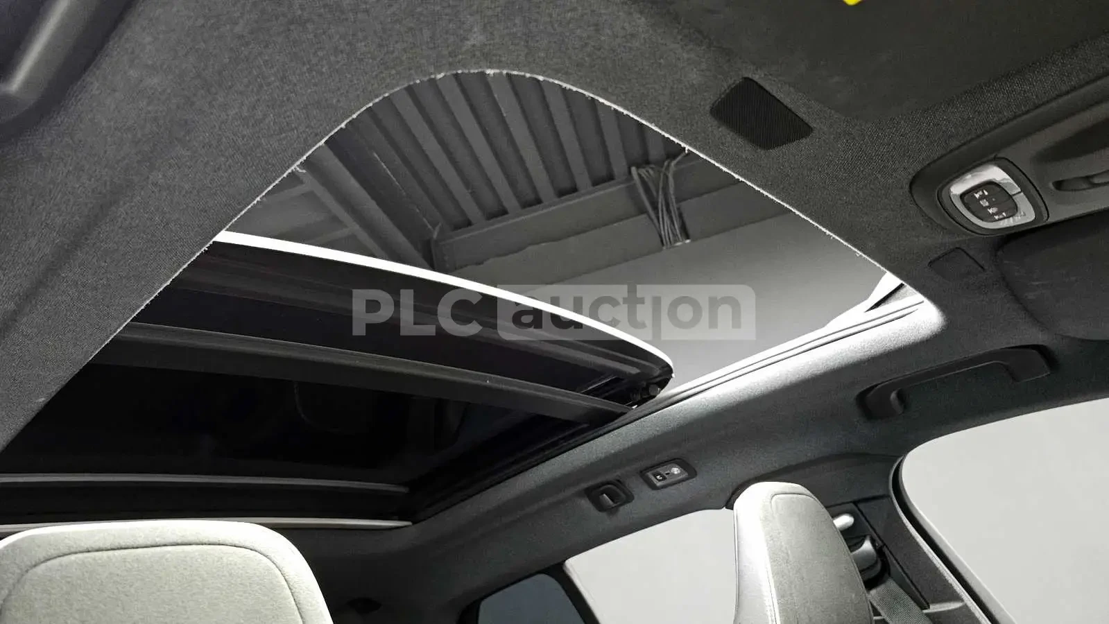 Volvo XC40 T4 R-DESIGN/ЛИЗИНГ ОТ 240 ЕВРО НА МЕСЕЦ, снимка 15 - Автомобили и джипове - 54110785