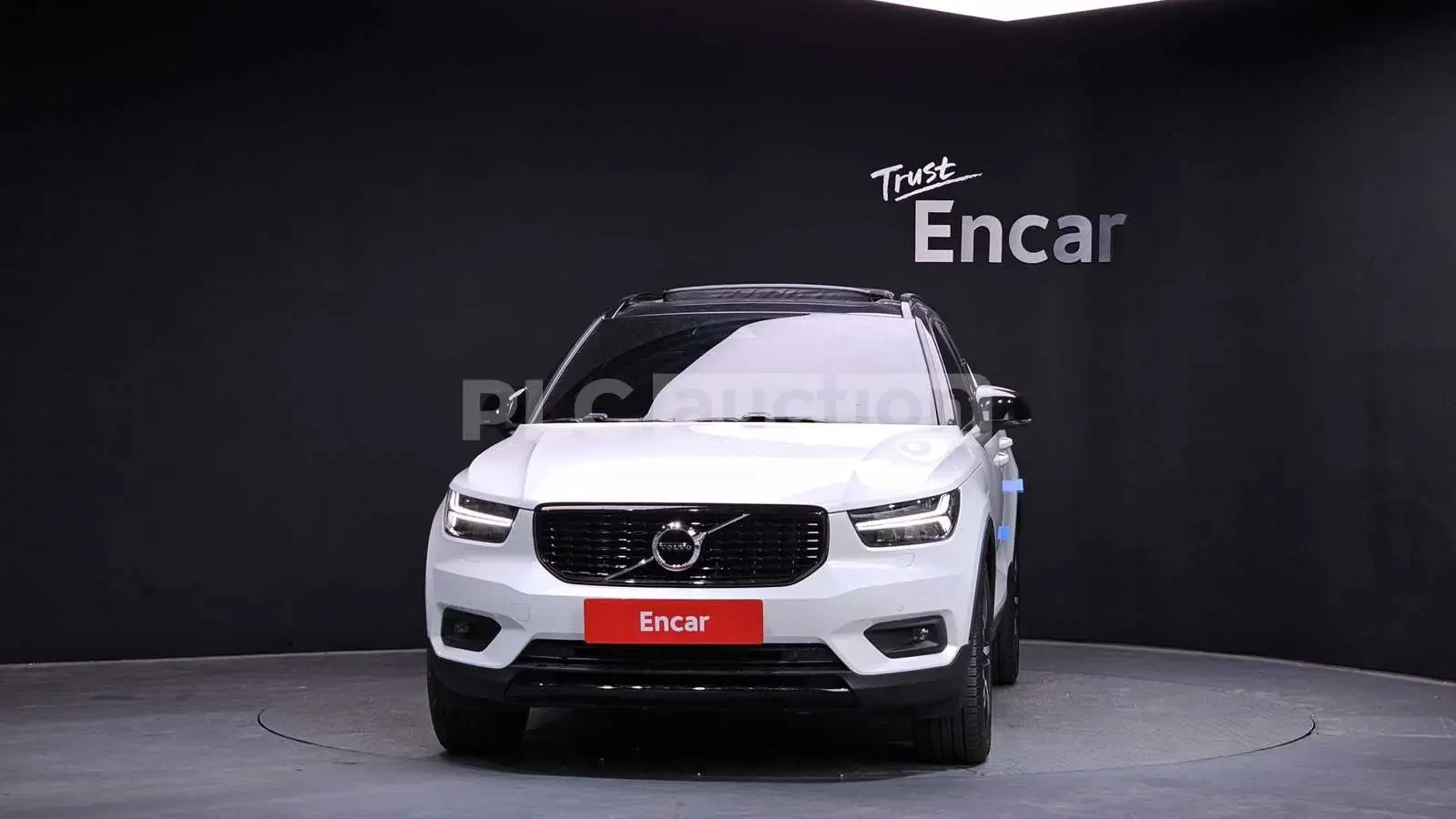 Volvo XC40 T4 R-DESIGN/ЛИЗИНГ ОТ 240 ЕВРО НА МЕСЕЦ, снимка 3 - Автомобили и джипове - 54110785