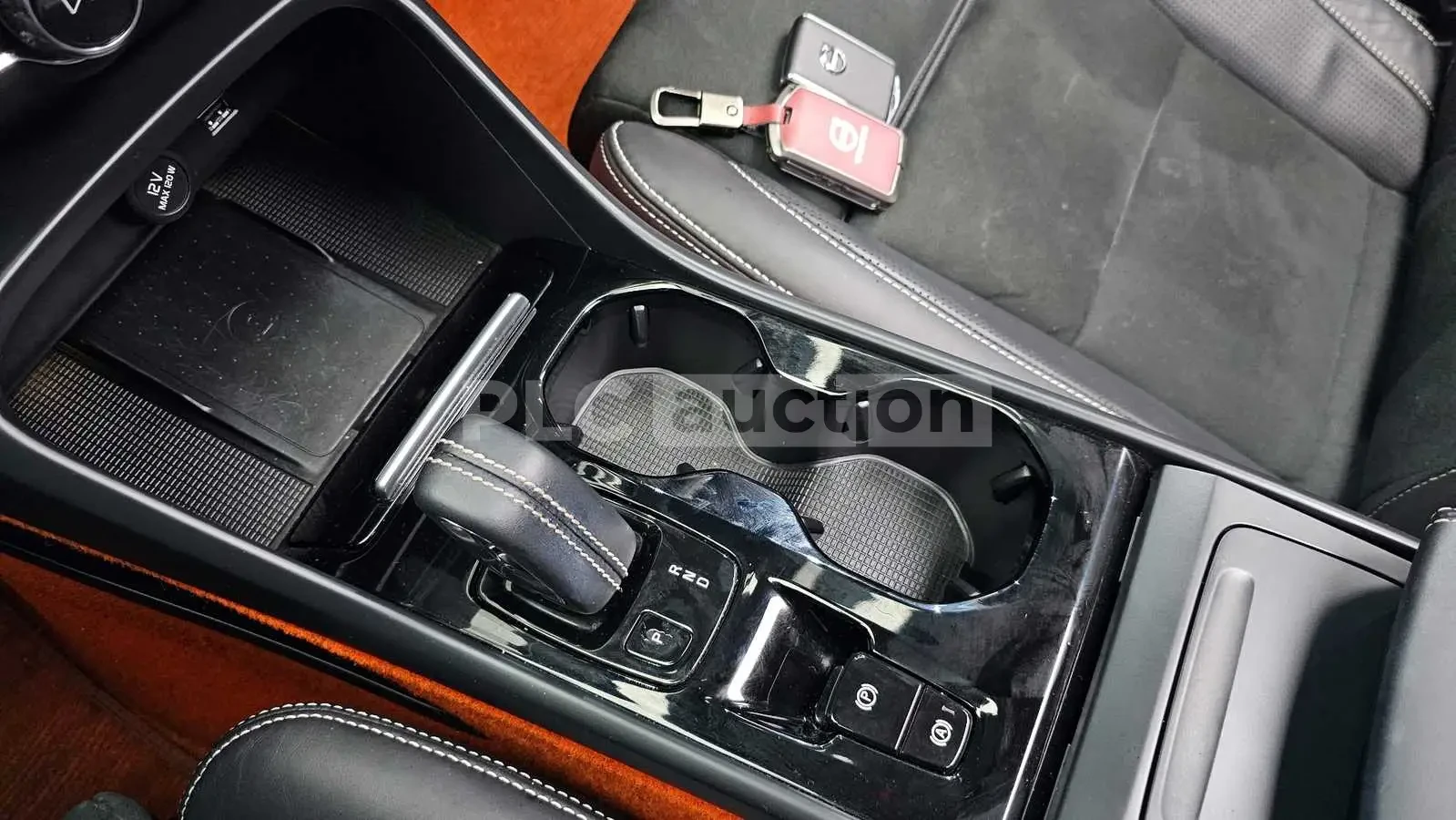 Volvo XC40 T4 R-DESIGN/ЛИЗИНГ ОТ 240 ЕВРО НА МЕСЕЦ, снимка 8 - Автомобили и джипове - 54110785