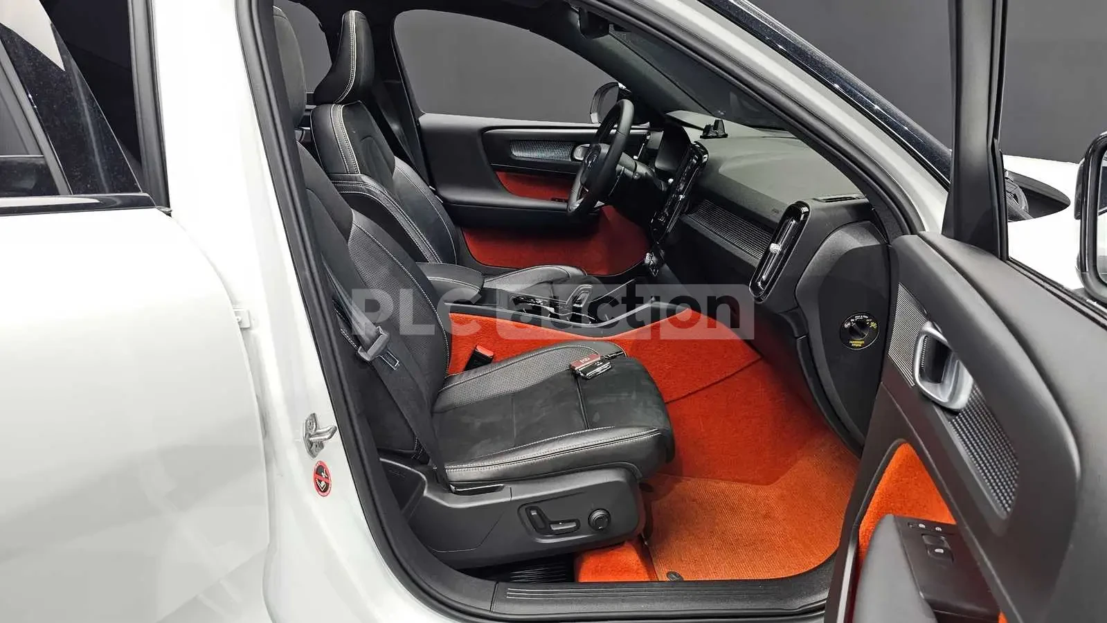 Volvo XC40 T4 R-DESIGN/ЛИЗИНГ ОТ 240 ЕВРО НА МЕСЕЦ, снимка 10 - Автомобили и джипове - 54110785