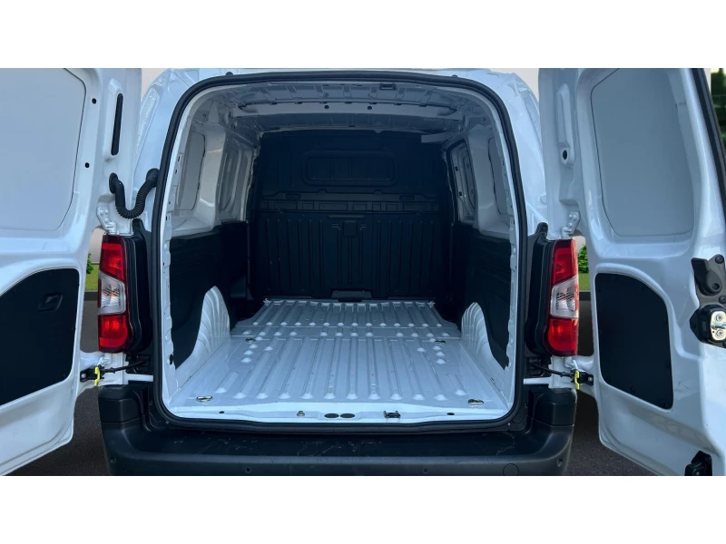 Toyota Proace 10 години ГАРАНЦИЯ!, Месечна вноска от 561 лв., снимка 10 - Бусове и автобуси - 48504208