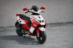 Malaguti F F15 Ducati Corse Edition | Auto.bg — изображение 2