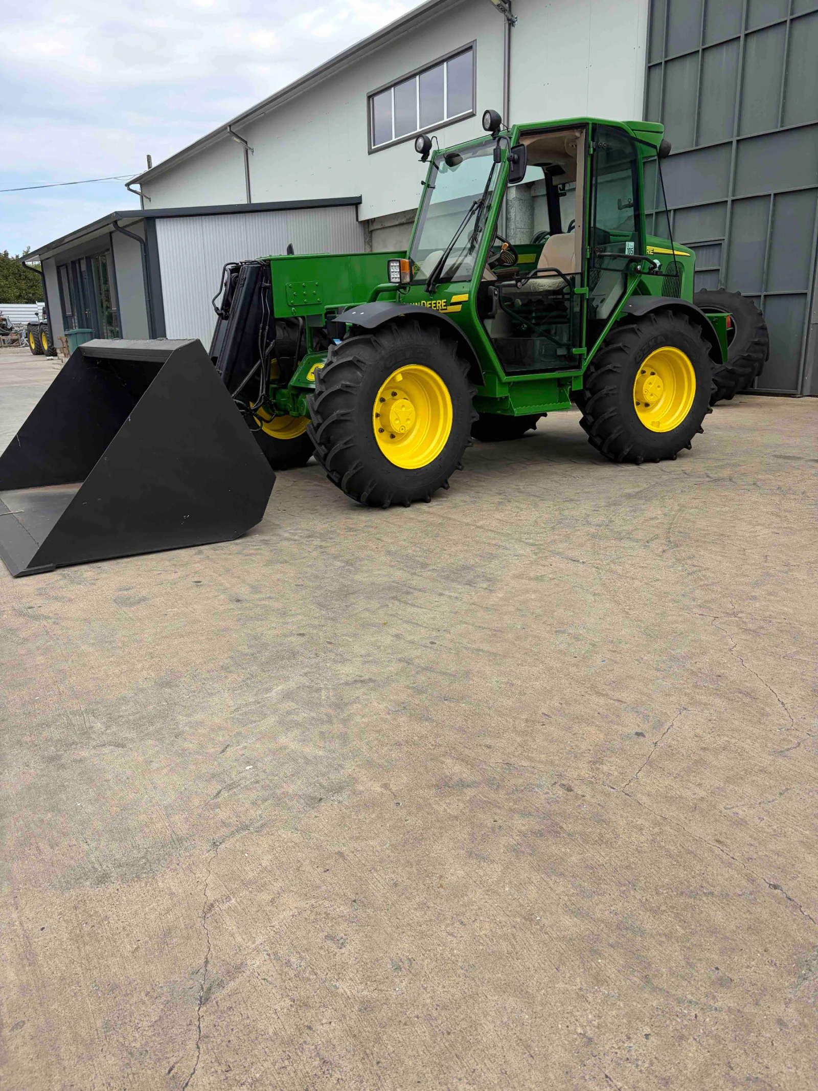Телескопичен товарач John Deere 3215, снимка 4 - Селскостопанска техника - 55925463