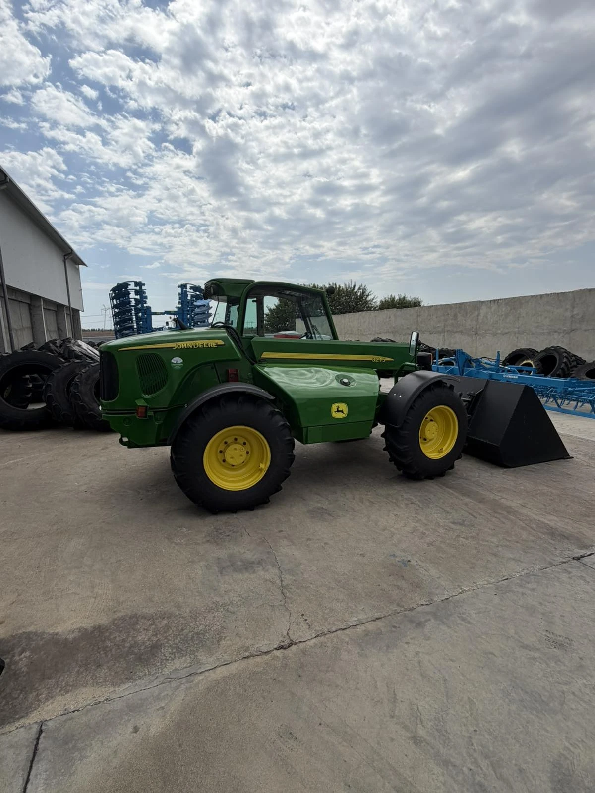 Телескопичен товарач John Deere 3215, снимка 5 - Селскостопанска техника - 55925463