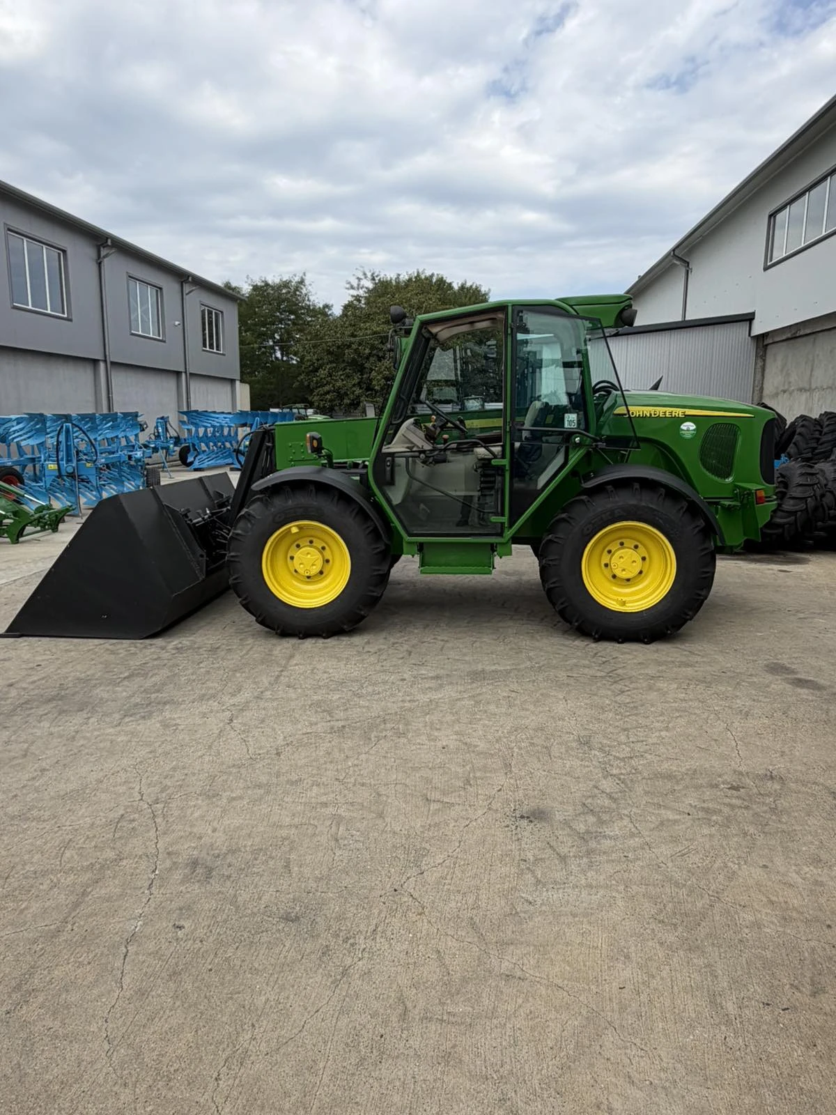 Телескопичен товарач John Deere 3215