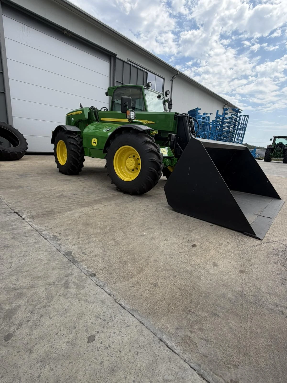 Телескопичен товарач John Deere 3215, снимка 3 - Селскостопанска техника - 55925463
