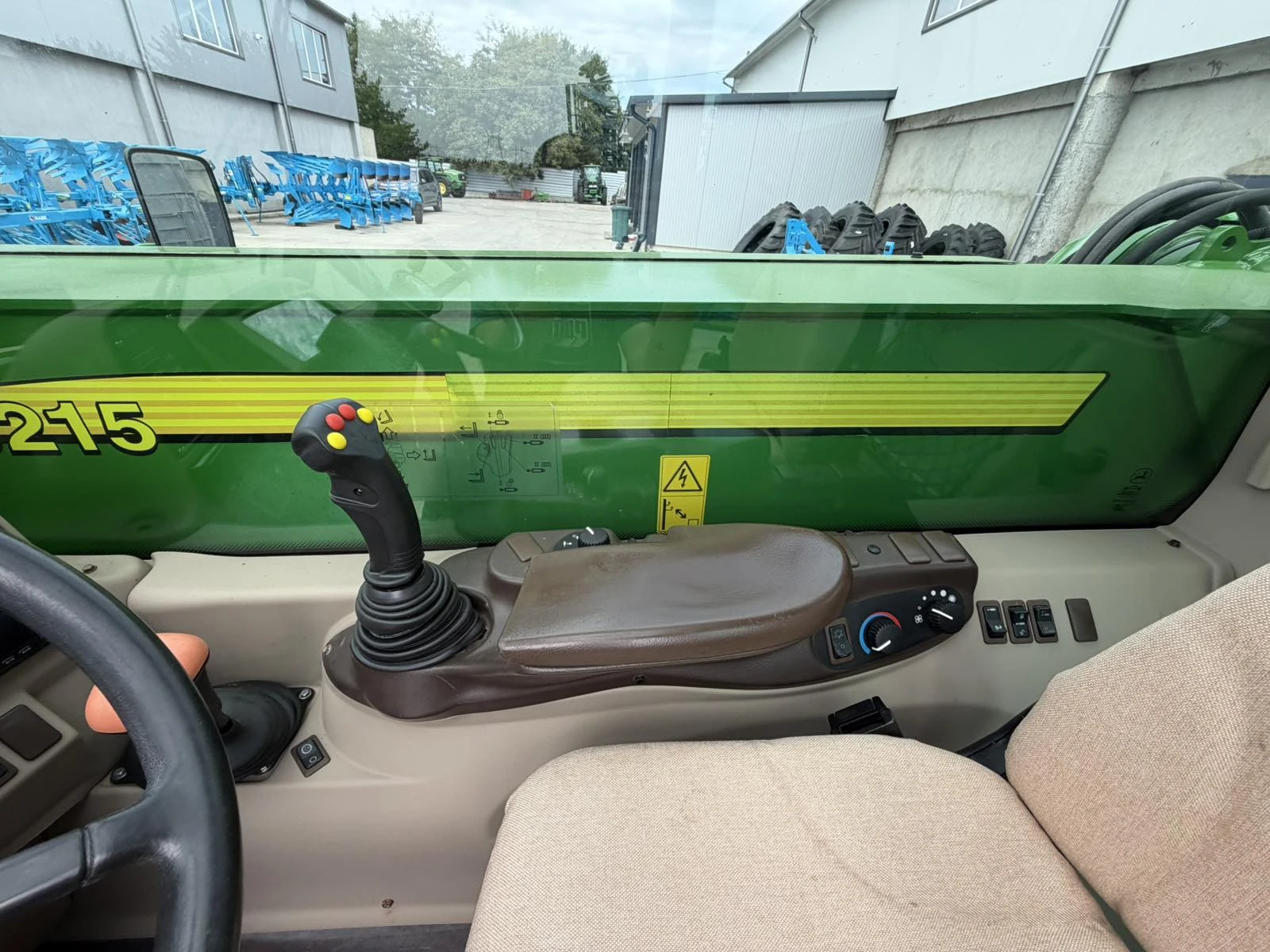 Телескопичен товарач John Deere 3215, снимка 9 - Селскостопанска техника - 55925463