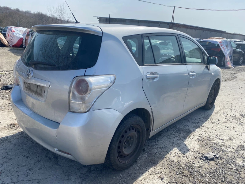 Toyota Verso 2.0d, снимка 4 - Автомобили и джипове - 44511739