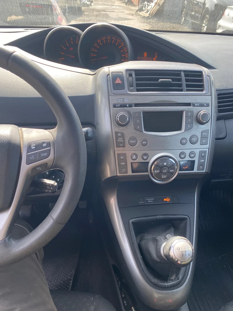 Toyota Verso 2.0d, снимка 10 - Автомобили и джипове - 44511739