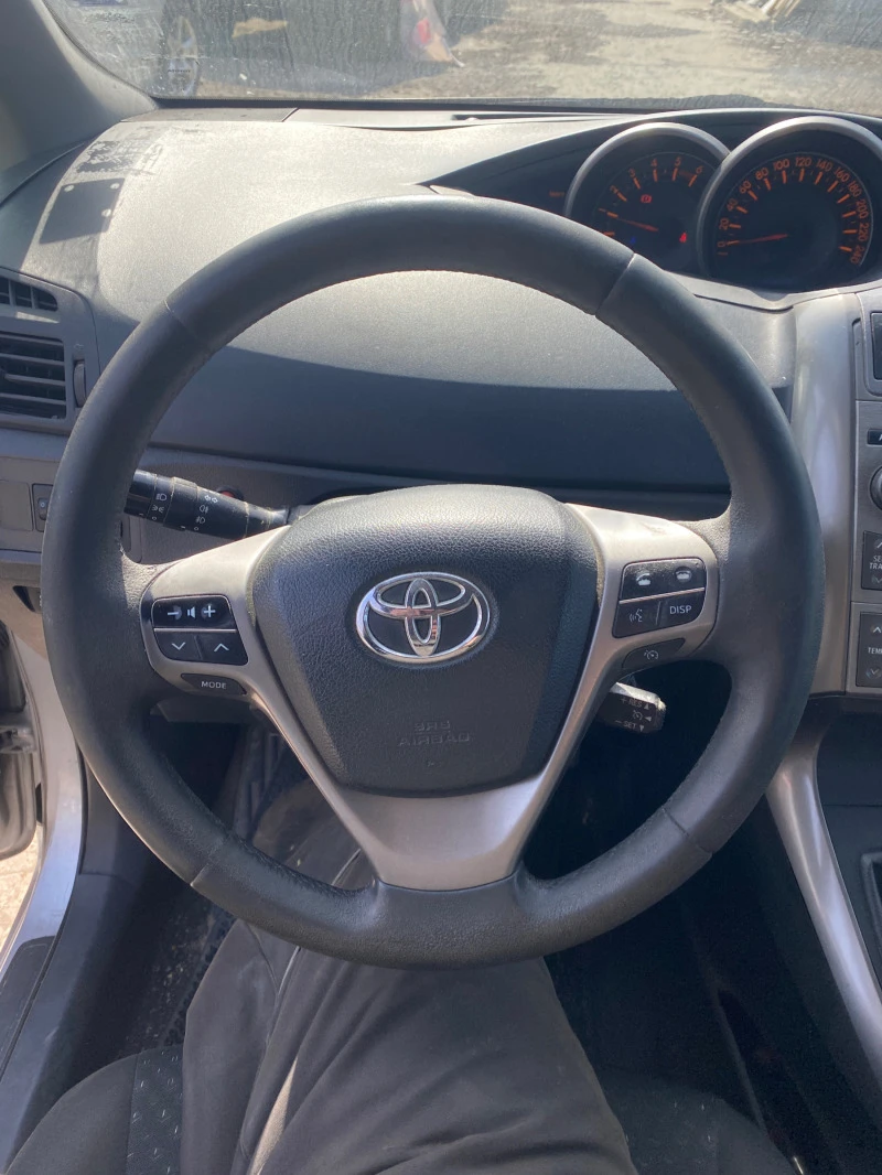 Toyota Verso 2.0d, снимка 11 - Автомобили и джипове - 44511739