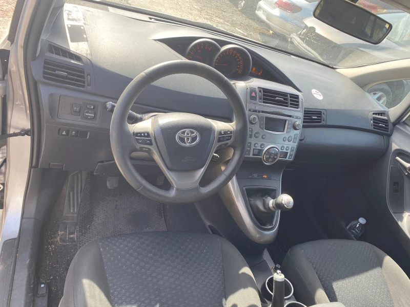 Toyota Verso 2.0d, снимка 6 - Автомобили и джипове - 44511739