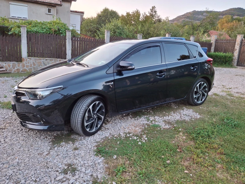 Toyota Auris Hibrid, снимка 2 - Автомобили и джипове - 47777412