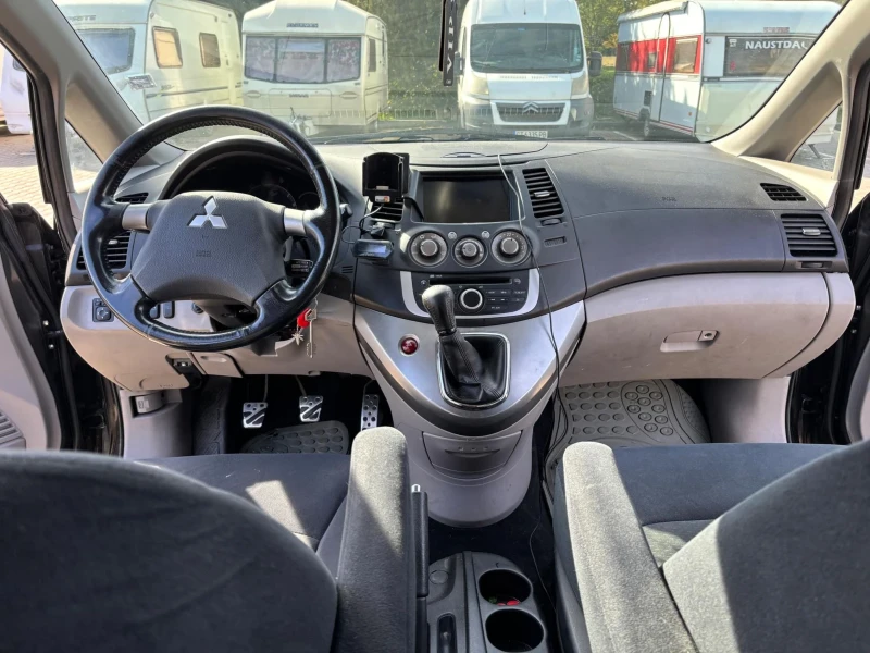 Mitsubishi Grandis 2.4i facelift , снимка 2 - Автомобили и джипове - 47304640