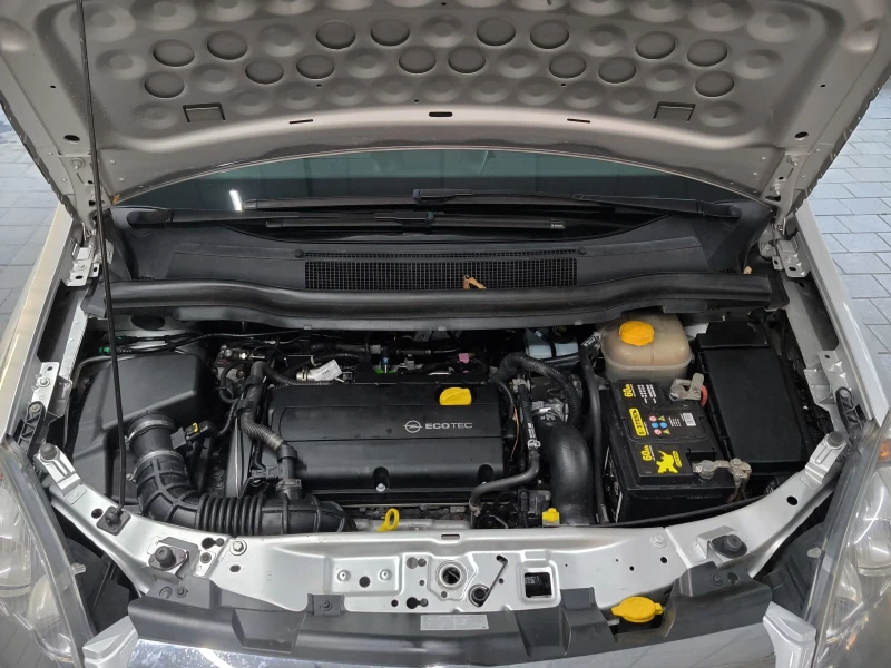 Opel Zafira 1.6 EcoM turbo, снимка 13 - Автомобили и джипове - 52553318