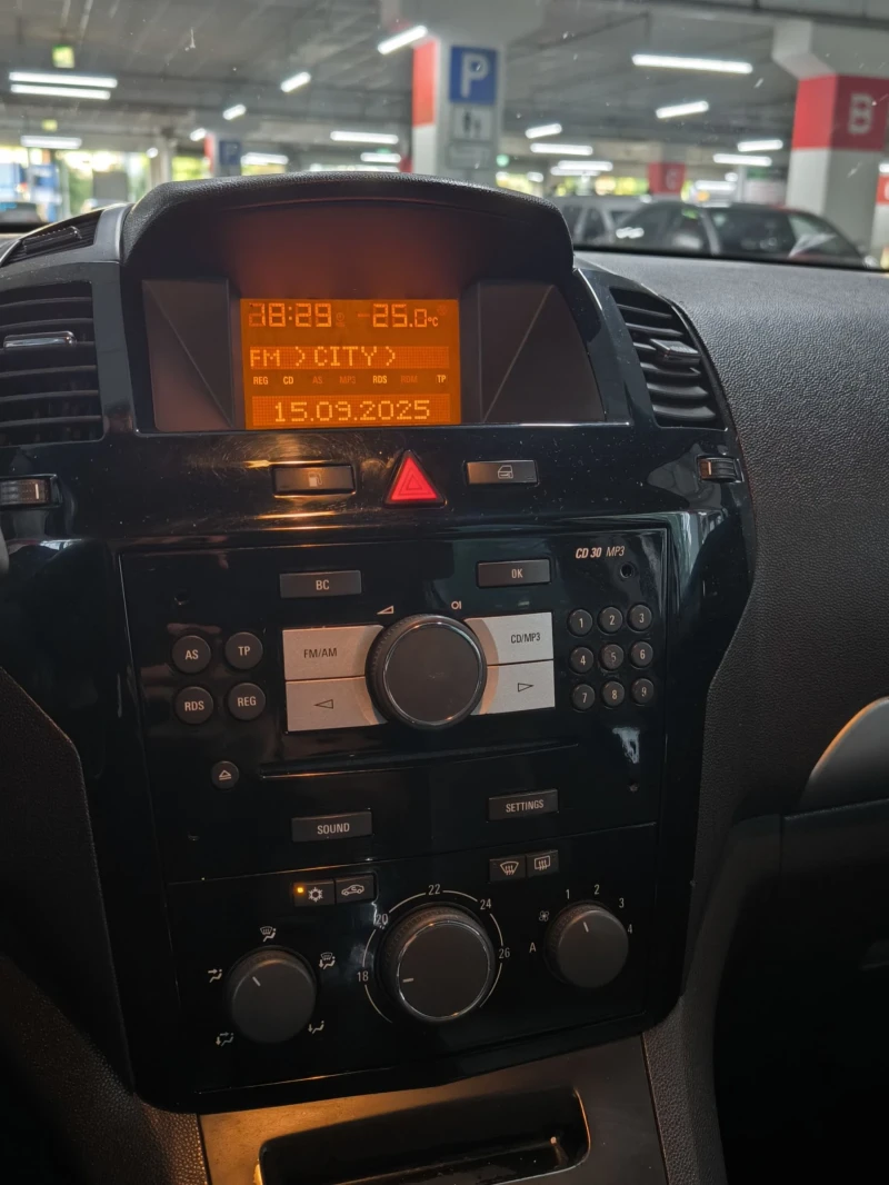 Opel Zafira 1.6 EcoM turbo, снимка 12 - Автомобили и джипове - 52553318