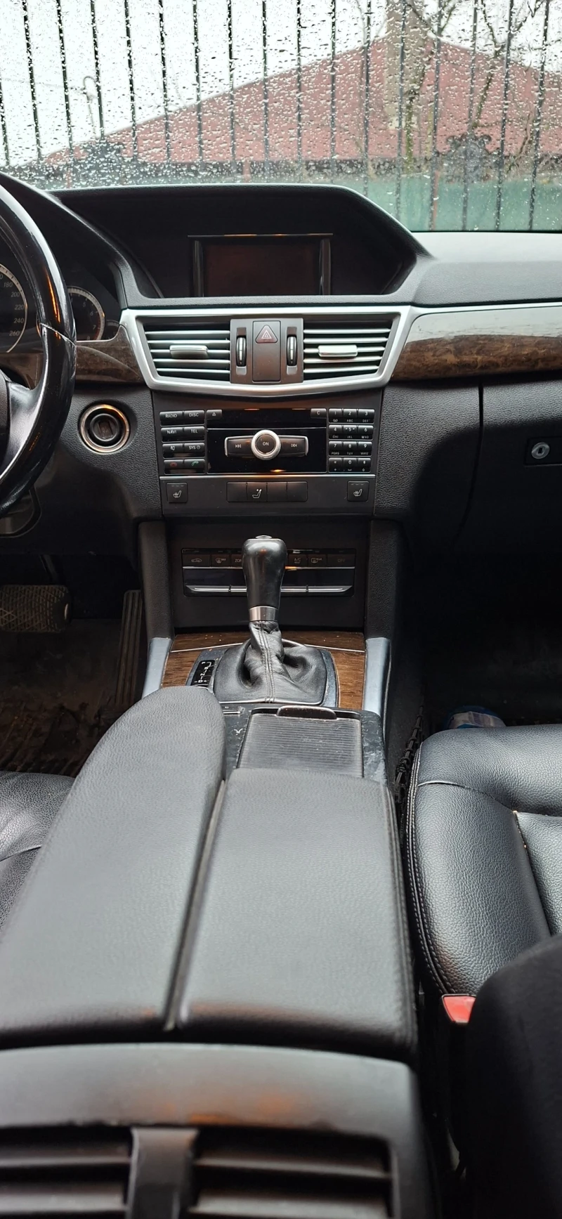 Mercedes-Benz E 200, снимка 5 - Автомобили и джипове - 52593354