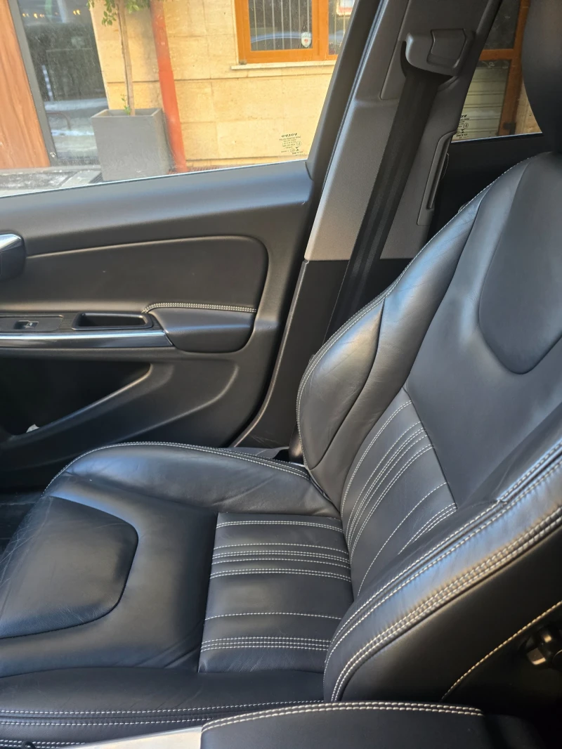 Volvo V60 Plug-in, снимка 3 - Автомобили и джипове - 53040145