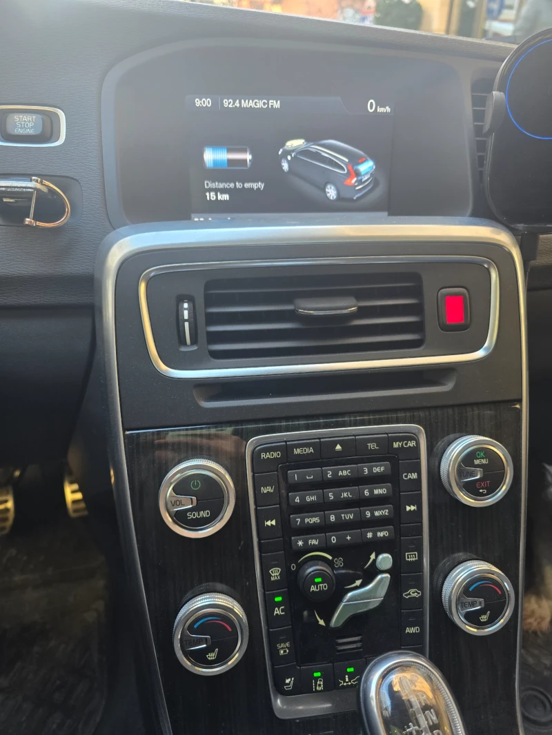 Volvo V60 Plug-in, снимка 2 - Автомобили и джипове - 53040145