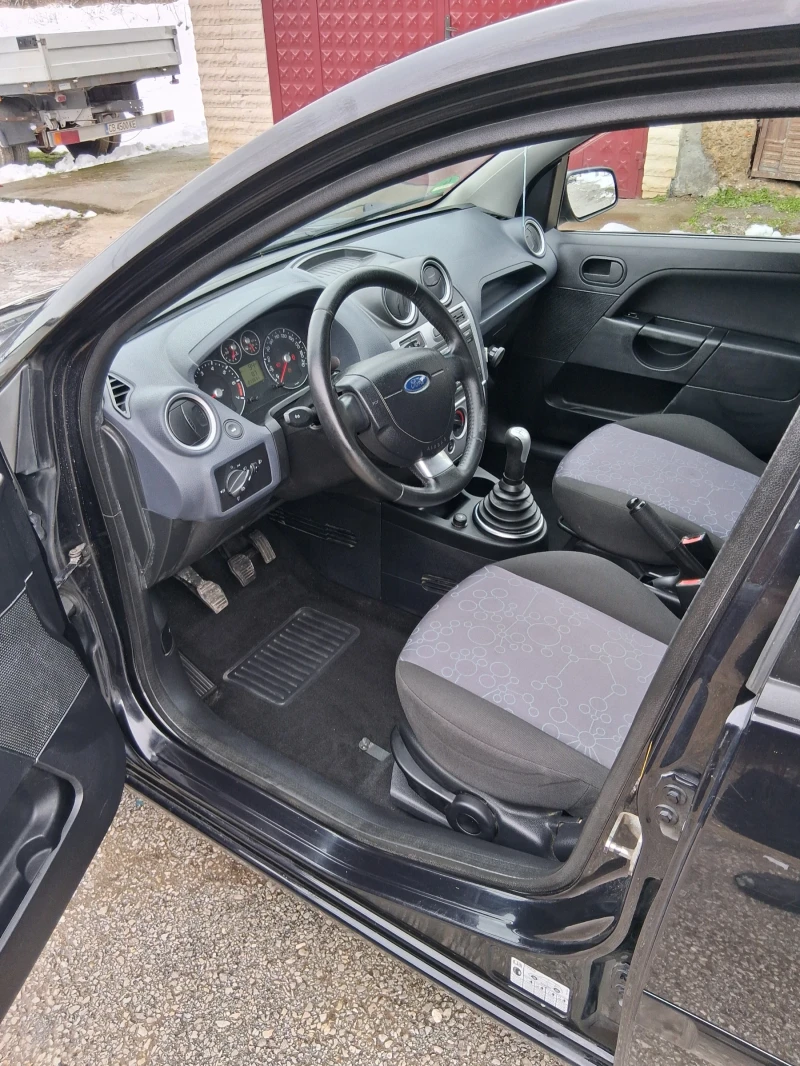 Ford Fiesta 1.4i, снимка 6 - Автомобили и джипове - 53588596