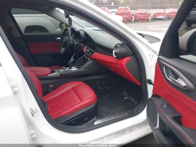 Alfa Romeo Giulia TI AWD, снимка 11 - Автомобили и джипове - 53451996