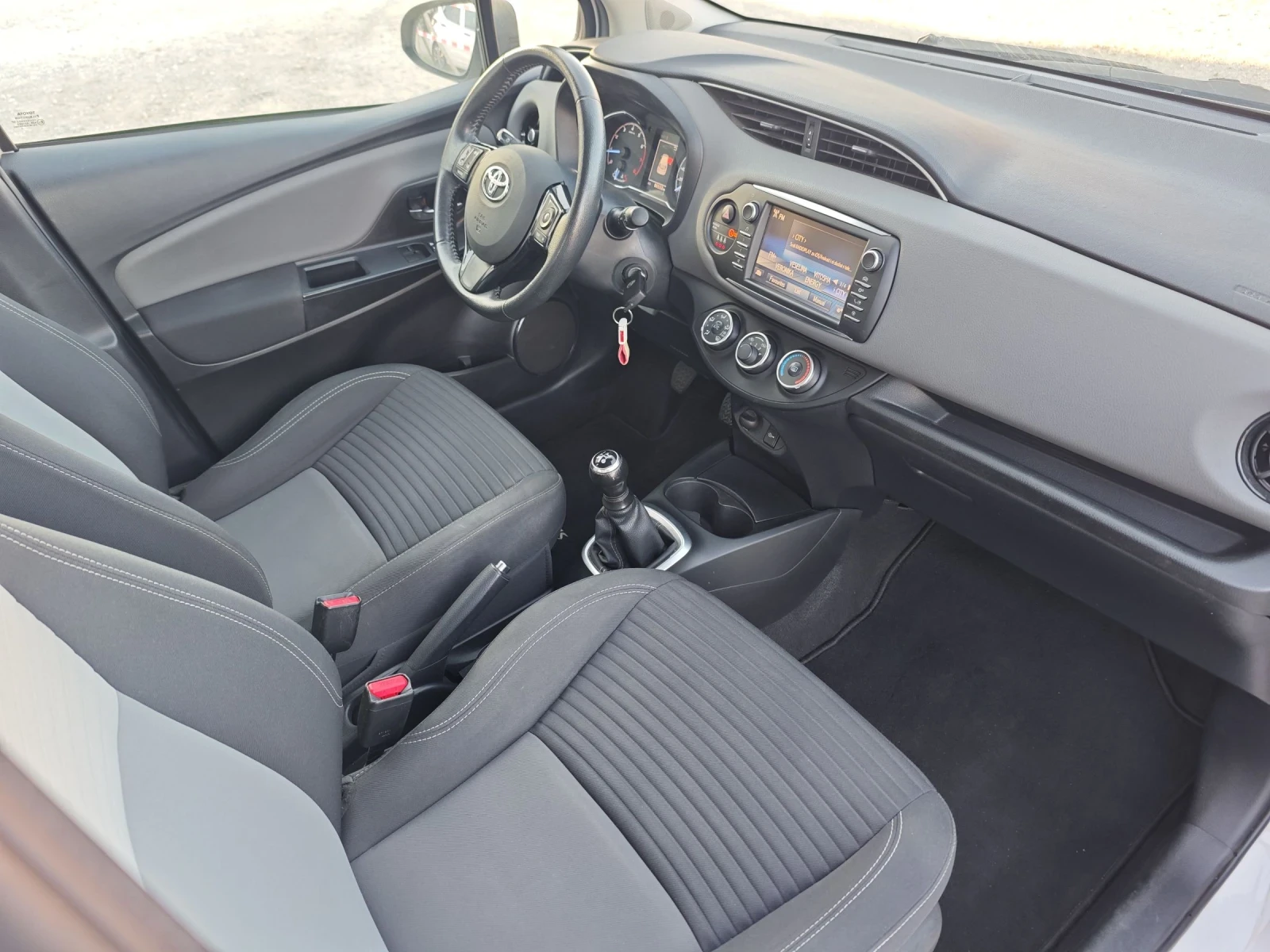 Toyota Yaris Limited Edition  | Mobile.bg — изображение 16