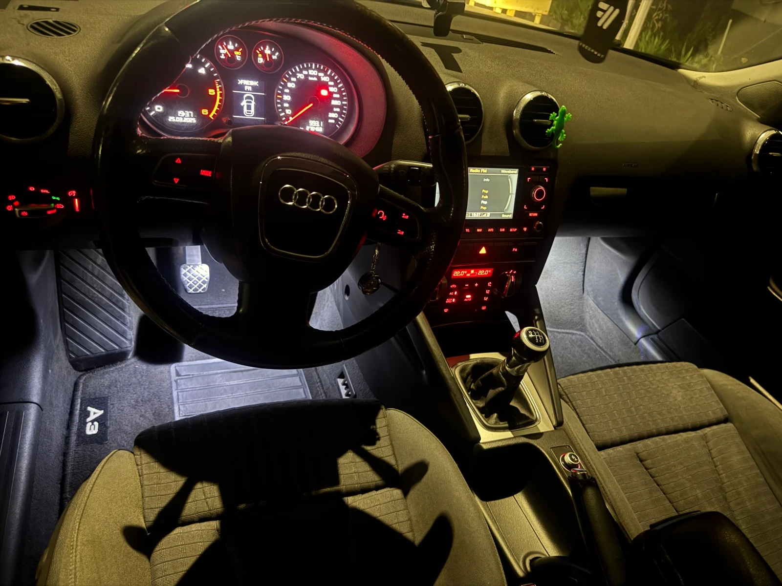 Audi A3 Sportback 2.0 TDI 140 hp - FACE / NAVI / PANO - изображение 10