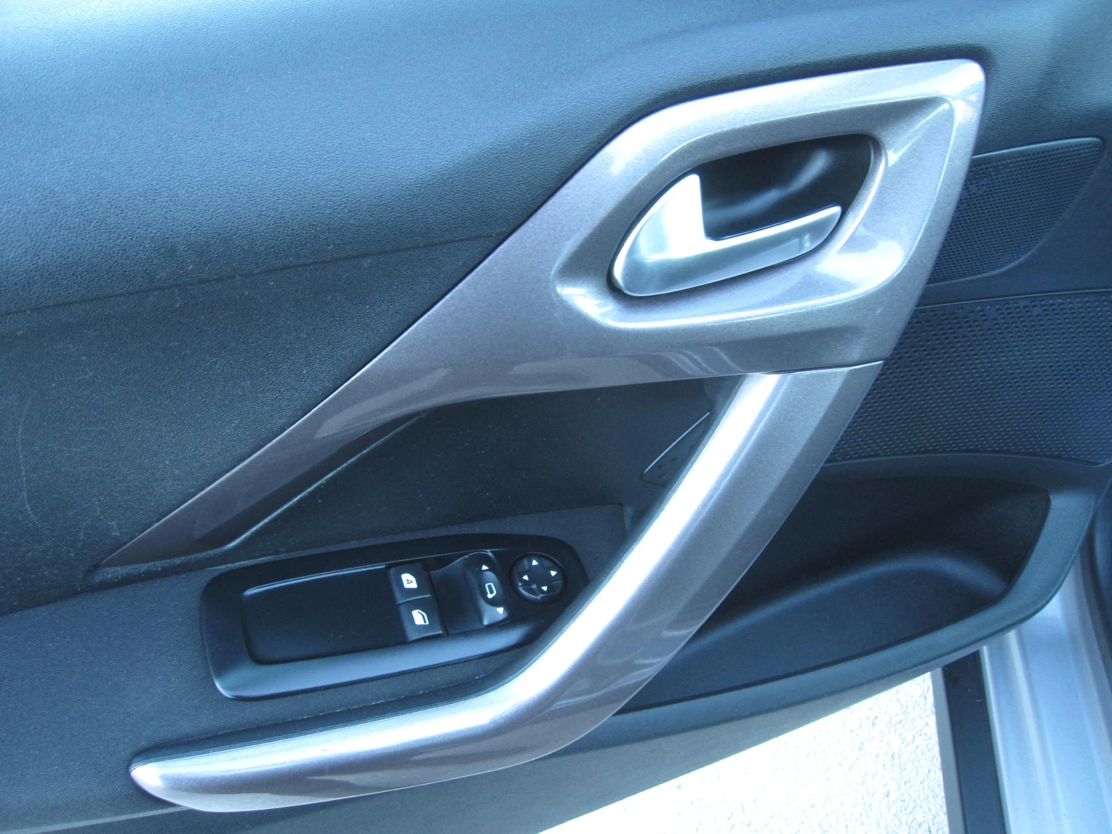 Peugeot 2008 1, 4-HDI - изображение 8