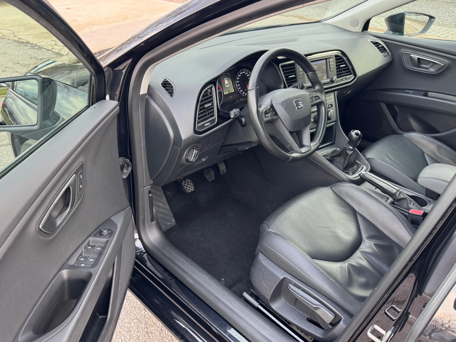 Seat Leon 1.6TDI 105кс * NAVI* Подгрев* КОЖА* FULL LED*  - изображение 10