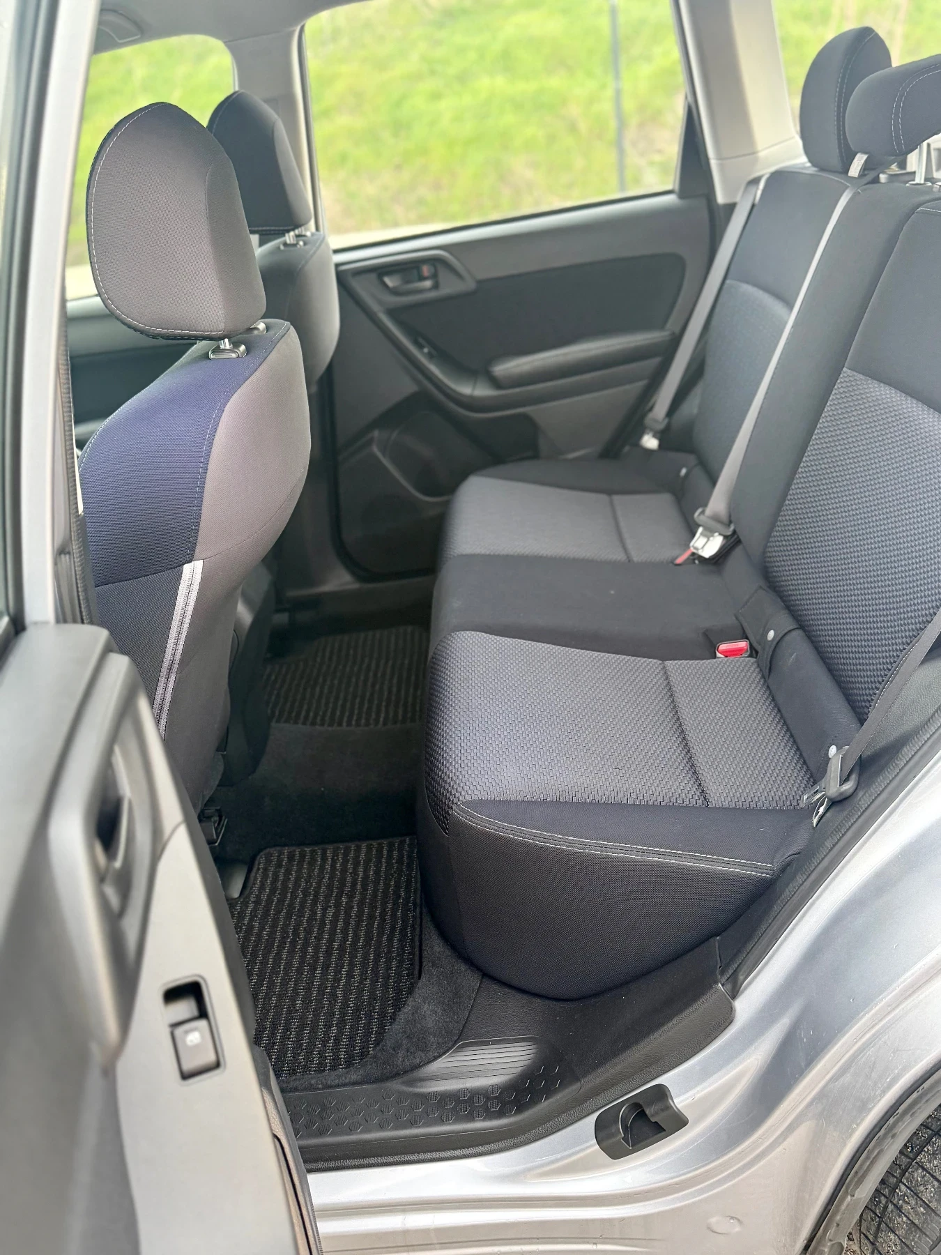 Subaru Forester 2.5i 4x4 перфектен, снимка 11 - Автомобили и джипове - 53999729